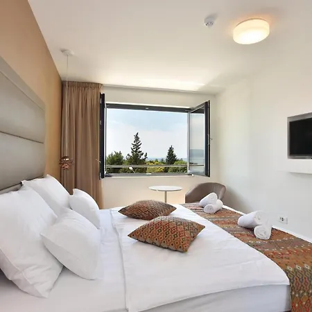 Holiday home 5 Bedroom Pet Friendly In *