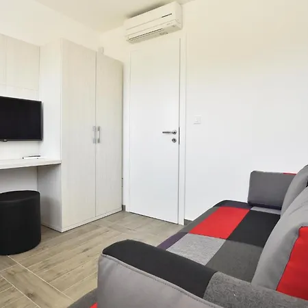 5 Bedroom Pet Friendly In *