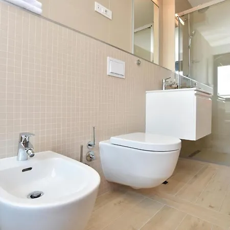 5 Bedroom Pet Friendly In *