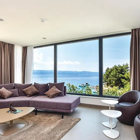 Holiday home 5 Bedroom Pet Friendly In