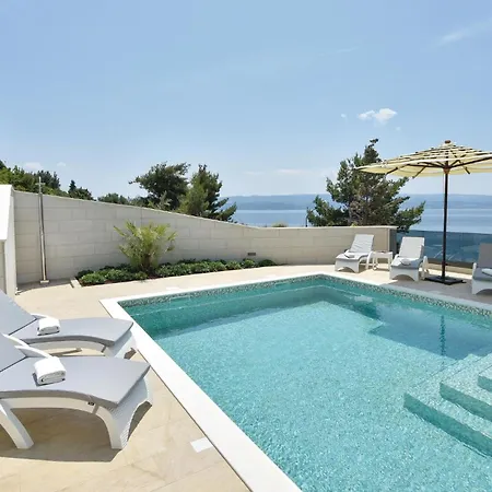Holiday home 5 Bedroom Pet Friendly In *