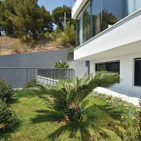 5 Bedroom Pet Friendly In